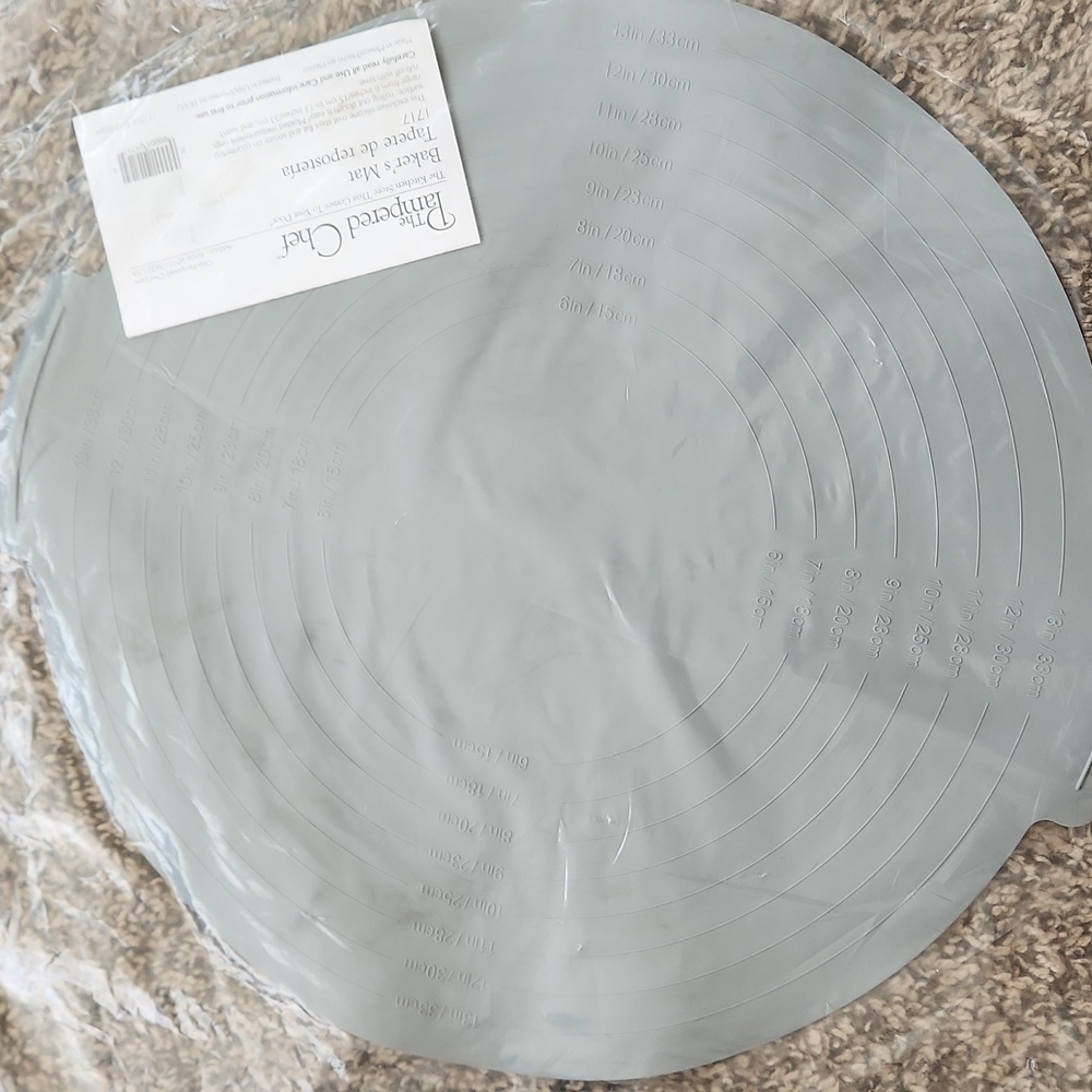 Pampered Chef Round Silicone Baking Mat in Light Gray 1717 NWT REDUCED
